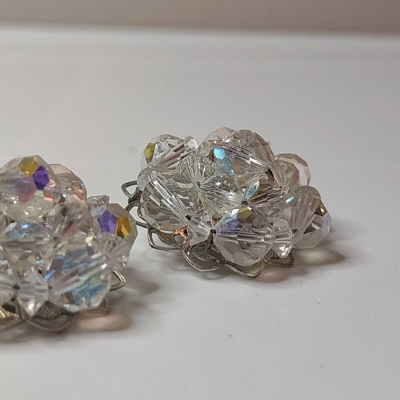 Pretty Vintage Glass Clip On Earrings - Picture 7 of 12